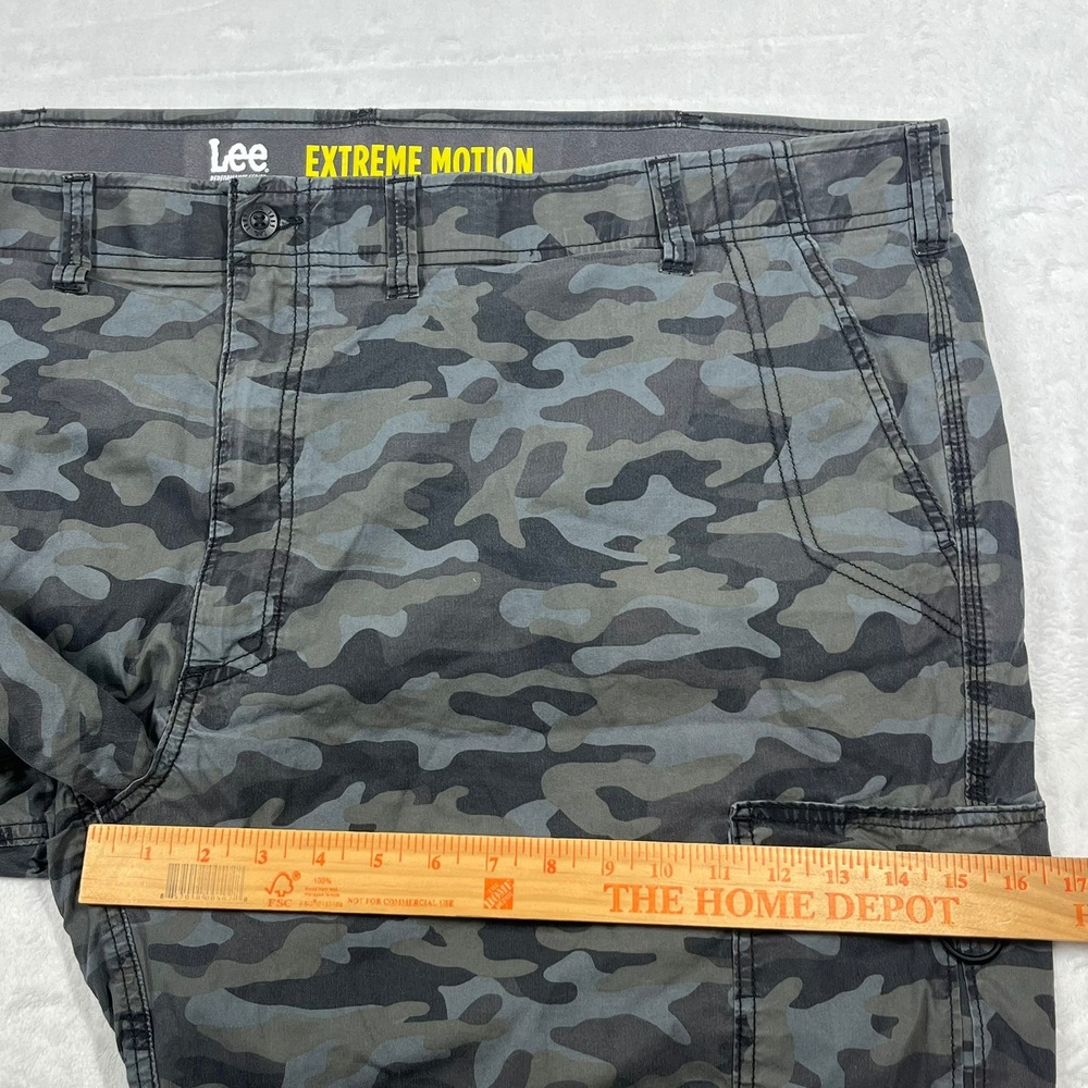 Lee Cargo Shorts Mens 50 Gray Camo Extreme Motion Stretch Performance Utility - Picture 12 of 12